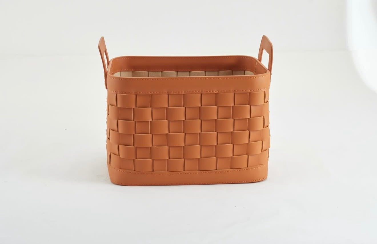 Petite panière en cuir tressé avec poignées – Orange sellier